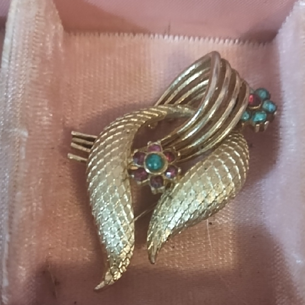 Beautiful Vintage Coro Brooch